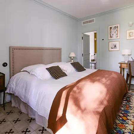 Chateau La Bruguiere بيت ضيافة 4*
